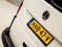 Volkswagen Transporter Kombi 2.0 TDI L1H1 Comfortline 9 Persoons (APPLE CARPLAY, TREKHAAK, PARKEERSENSOREN, GETINT GLAS, ELEK RAMEN, NIEUWE APK, NIEUWSTAAT)