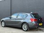 BMW 1-Serie 118i Corporate Lease Executive NAVI | PDC | AIRCO | CRUISE | NWE APK