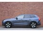 Volvo XC60 T6 Plug-in hybrid AWD Plus Dark | Trekhaak Semi-Elektrisch | Panoramisch Schuif-/kanteldak | Verwarmbare Voorstoelen | All-Season Banden | Adaptieve Cruise Control | Apple Carplay/ Android Auto | Pre-Conditionering | 360 Graden Camera