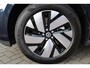 Volkswagen ID. Buzz Cargo Anniversary Edition 79 kWh 286PK / 210kW LED Matrix IQ.Light, achteruitrijcamera, verwarmbare voostoelen, Apple Carplay & Android Auto, trekhaak elektr. uitklapbaar, dynamische grootlichtassistent, schuifdeur rechts, adaptive cruise control met Stop & Go, dodehoelsensor met correctie (Side Assist), Travel Assist icm. file assistent, alarm klasse III, armsteunen, 19'' LMV 'Tilburg'
