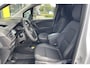 Renault Kangoo E-Tech Advance L1 44 kWh | Laadvloer | Zijwandbetimmering | Trekhaak | 22kw boordlader | Verwarmde stoelen | Parkeersensoren achter | Achteruitrijcamera