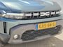 Dacia Duster 1.6 Hybrid 140 Journey Automaat / Pack winter / Navigatie via Apple Carplay of Android Auto / Stuur- en Stoelverwarming / Cruise control / Achteruitrijcamera / Draadloze telefoon lader / Climate control /