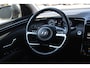Hyundai Tucson 1.6 T-GDI PHEV Comfort Smart 4WD | Incl 12 maanden garantie | Cruise control | Climate control | Schakelmogelijkheid aan het stuurwiel | Apple Carplay/Android Auto | DAB | Lichtmetalen velgen | Bluetooth | Voorstoelen verwarmd | Verwarmd Stuurwiel | Volledig digitaal instrumenten paneel