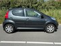 Peugeot 107 1.0-12V XS is goed onderhouden en beschikt over airco. facturen van onderhoud aawenzig met boekje