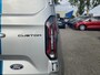 Ford Transit Custom 320 2.5 PHEV L2H1 Sport DC Zuid | 233pk | Dubbele Cabine | Dubbele zijschuifdeur | Inklapbare trekhaak | 19 inch lichtmetalen Sport velgen (mat zwart) | Verwarmbaar stuurwiel | Navigatie systeem