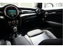 MINI Cooper Mini 1.5 Pepper | NL AUTO | HUD | Sportinterieur (leer/ stof/ stoelverwarming) | Apple Carplay | Sfeerverlichting | 17inch | LED pakket | Keyless GO/ ENTRY | DUAL ZONE CLIMATE | Bonnet Stripes | Zwart dak | Front- achterspoiler