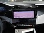 Peugeot 408 * 100% Benzine 130 Pk EAT8 * AUTOMAAT * Hele Mooie * Navigatie * Keyless Start * Camera * Climate & Cruise Control * L.M. Velgen *  1/2 Leder Interieur * Vingerhoets; Vierde Generatie Eersteklas Service !