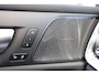 Volvo S60 Recharge T8 AWD Ultimate Dark - LONG RANGE - Panorama/schuifdak - IntelliSafe Assist & Surround - 360º Camera - Harman/Kardon audio - Adaptieve LED koplampen - Verwarmde voorstoelen, stuur & achterbank - Parkeersensoren voor & achter - Elektr. bedienb. voorstoelen met geheugen - Head up display - 19' LMV