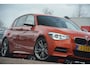 BMW 1-Serie M135i RWD High Executive | Navigatie (Prof) | Leer | Keyless | Dealer onderhouden | Hifi audio | Xenon!! | Uniek!! Top uitgevoerde M135i in Valencia Orange. Destijds geleverd door Hofmeister in Zwaag!!