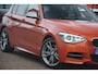 BMW 1-Serie M135i RWD High Executive | Navigatie (Prof) | Leer | Keyless | Dealer onderhouden | Hifi audio | Xenon!! | Uniek!! Top uitgevoerde M135i in Valencia Orange. Destijds geleverd door Hofmeister in Zwaag!!