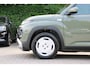 Hyundai Inster E-MOTION | NL-AUTO! | ADAPTICE CRUISE | KEYLESS ENTRY+GO | CAMERA | NAVI | CLIMA | TOMBOY KHAKI | PERFECTE STAAT!