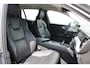 Volvo V60 B3 Automaat Momentum Advantage | Adaptieve Cruise Control| Blind Spot| Parkeer Camera| Park Assist voor en Achter |Verwarmbare Voorstoelen en Stuurwiel.