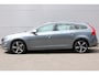 Volvo V60 T3 AUT6 153PK R-Design | Dealer Onderhouden | Standkachel | Cruise Control | Stoelverwarming | 18" Lichtmetalen Velgen | Adaptieve Bi-Xenon Koplampen Met Bochtverlichting | Bluetooth | Full-Map Navigatie