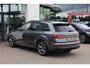 Audi Q7 55 TFSI e quattro Pro Line S 380PK / 280kW, Lederen bekleding, 21" LMV, honingraat, servo sluiting portieren, dodehoek sensor, achteruitrijcamera, parkeersensoren voor en achter, voorstoelen verwarmbaar, Bose Sound System, verstelbare achterbank, navigatie, DAB+, Apple Carplay, keyless start & entry, LED matrix koplampen, elektrisch verstelbare voorstoelen etc.