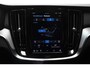 Volvo V60 T6 Plug-in hybrid AWD Ultra Dark 350pk | Premium Audio Harman/Kardon | Trekhaak | Panoramadak | Stoelverwarming V+A | Koplampreinigingsinstallatie | Apple Carplay | Lederen Dashboard |