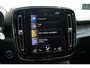 Volvo XC40 T4 Automaat Ultimate Bright | Panoramadak met schuif-/kantelfunctie | Premium audio by Harman Kardon | Verwarmbare voorstoelen en stuurwiel | Adaptive cruise control | Apple carplay/Android auto | Park Assist & Camera |