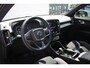Volvo XC40 T4 Automaat Ultimate Bright | Panoramadak met schuif-/kantelfunctie | Premium audio by Harman Kardon | Verwarmbare voorstoelen en stuurwiel | Adaptive cruise control | Apple carplay/Android auto | Park Assist & Camera |
