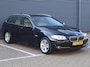 BMW 5-Serie Touring 528i High Executive|Leder|Keyless|Dealer Onderhouden