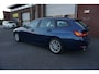 BMW 3-Serie Touring 318I 157PK 4CILINDER ORIGINEEL NEDERLANDS 1E EIGENAAR NIEUW MODEL CURVED DASHBOARD! FULL LED ANDROID/APPLECARPLAY GROOTBEELD NAVIGATIE ECC AIRCO CRUISECONTROL PDC V+A 17INCH ELECTR.KLEP ENZ...