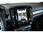 Volvo XC40 T5 Recharge R-Design | Panoramadak | Premium audio by Harman Kardon | Verwarmbare voorstoelen en achterbank | Verwarmbaar stuurwiel | Elektrische bedienbare voorstoel | 360° Parkeercamera | Parkeersensoren voor + achter