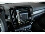 Volvo XC40 T5 Recharge R-Design | Panoramadak | Premium audio by Harman Kardon | Verwarmbare voorstoelen en achterbank | Verwarmbaar stuurwiel | Elektrische bedienbare voorstoel | 360° Parkeercamera | Parkeersensoren voor + achter