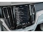 Volvo XC60 T6 Automaat Plug-in hybrid AWD Plus Dark | Elektrisch wegklapbare trekhaak | Panoramadak | Premium audio by Harman Kardon | Verwarmbare voorstoelen, achterbank en stuurverwarming | 4-seizoenenbanden | Adaptive cruise control | 360° parkeercamera |