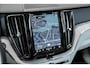 Volvo XC60 T6 Automaat Plug-in hybrid AWD Plus Dark | Elektrisch wegklapbare trekhaak | Panoramadak | Premium audio by Harman Kardon | Verwarmbare voorstoelen, achterbank en stuurverwarming | 4-seizoenenbanden | Adaptive cruise control | 360° parkeercamera |