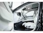 Volvo XC60 T6 Automaat Plug-in hybrid AWD Plus Dark | Elektrisch wegklapbare trekhaak | Panoramadak | Premium audio by Harman Kardon | Verwarmbare voorstoelen, achterbank en stuurverwarming | 4-seizoenenbanden | Adaptive cruise control | 360° parkeercamera |