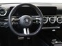 Mercedes-Benz A-klasse 180 AMG Line / Stoelverwarming / Achteruitrijcamera / Panorama-schuifdak / Night-Pakket /