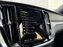 Volvo V60 2.0 T6 Plug-in hybrid AWD Plus Dark | Panoramadak | 360 Camera | Adaptieve Cruise Control met dode hoekdetectie | Verw. voorstoelen, achterbank en stuurwiel | Harman Kardon | Trekhaak