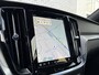 Volvo V60 2.0 T6 Plug-in hybrid AWD Plus Dark | Panoramadak | 360 Camera | Adaptieve Cruise Control met dode hoekdetectie | Verw. voorstoelen, achterbank en stuurwiel | Harman Kardon | Trekhaak
