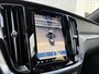 Volvo V60 2.0 T6 Plug-in hybrid AWD Plus Dark | Panoramadak | 360 Camera | Adaptieve Cruise Control met dode hoekdetectie | Verw. voorstoelen, achterbank en stuurwiel | Harman Kardon | Trekhaak