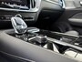 Volvo V60 2.0 T6 Plug-in hybrid AWD Plus Dark | Panoramadak | 360 Camera | Adaptieve Cruise Control met dode hoekdetectie | Verw. voorstoelen, achterbank en stuurwiel | Harman Kardon | Trekhaak