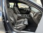 Volvo V60 2.0 T6 Plug-in hybrid AWD Plus Dark | Panoramadak | 360 Camera | Adaptieve Cruise Control met dode hoekdetectie | Verw. voorstoelen, achterbank en stuurwiel | Harman Kardon | Trekhaak