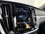 Volvo V60 2.0 T6 Plug-in hybrid AWD Plus Dark | Panoramadak | 360 Camera | Adaptieve Cruise Control met dode hoekdetectie | Verw. voorstoelen, achterbank en stuurwiel | Harman Kardon | Trekhaak