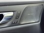Volvo V60 2.0 T6 Plug-in hybrid AWD Plus Dark | Panoramadak | 360 Camera | Adaptieve Cruise Control met dode hoekdetectie | Verw. voorstoelen, achterbank en stuurwiel | Harman Kardon | Trekhaak