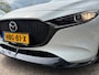 Mazda 3 2.5 e-SkyActiv-G M Hybrid 140 Homura | AEROPAKKET | APPLE CARPLAY | DODEHOEKDETECTIE | ADAPTIEF CRUISE CONTROL | HEAD UP | 18 INCH LM | DEMO | *6 JAAR FABRIEKSGARANTIE |