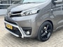 Toyota ProAce Worker Long 2.0 D-4D Professional Long DC Airco Cruise controle Trekhaak 2500kg trekgewicht Telefoonverbinding Navigatie 5-Persoons Lichtmetalenvelgen Parkeerhulp achter Euro 6