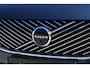 Volvo XC90 T8 Automaat Plug-in hybrid AWD Ultra Bright | Panoramadak | Luchtvering | Semi elektrische trekhaak | Verwarmbare voorstoelen | Verwarmbare voorstoelen met massage en ventilatie | Verwarmbare achterbank en stuurwiel | Premium audio by Harman Kardon | Rondom zichtcamera | 21 inch Lichtmetalen velgen