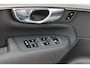 Volvo XC90 T8 Automaat Plug-in hybrid AWD Ultra Bright | Panoramadak | Luchtvering | Semi elektrische trekhaak | Verwarmbare voorstoelen | Verwarmbare voorstoelen met massage en ventilatie | Verwarmbare achterbank en stuurwiel | Premium audio by Harman Kardon | Rondom zichtcamera | 21 inch Lichtmetalen velgen