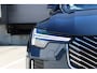 Volvo XC90 T8 Automaat Plug-in hybrid AWD Ultra Bright | Panoramadak | Luchtvering | Semi elektrische trekhaak | Verwarmbare voorstoelen | Verwarmbare voorstoelen met massage en ventilatie | Verwarmbare achterbank en stuurwiel | Premium audio by Harman Kardon | Rondom zichtcamera | 21 inch Lichtmetalen velgen