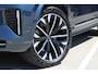 Volvo XC90 T8 Automaat Plug-in hybrid AWD Ultra Bright | Panoramadak | Luchtvering | Semi elektrische trekhaak | Verwarmbare voorstoelen | Verwarmbare voorstoelen met massage en ventilatie | Verwarmbare achterbank en stuurwiel | Premium audio by Harman Kardon | Rondom zichtcamera | 21 inch Lichtmetalen velgen