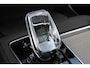 Volvo XC90 T8 Automaat Plug-in hybrid AWD Ultra Bright | Panoramadak | Luchtvering | Semi elektrische trekhaak | Verwarmbare voorstoelen | Verwarmbare voorstoelen met massage en ventilatie | Verwarmbare achterbank en stuurwiel | Premium audio by Harman Kardon | Rondom zichtcamera | 21 inch Lichtmetalen velgen