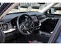 Volvo XC90 T8 Automaat Plug-in hybrid AWD Ultra Bright | Panoramadak | Luchtvering | Semi elektrische trekhaak | Verwarmbare voorstoelen | Verwarmbare voorstoelen met massage en ventilatie | Verwarmbare achterbank en stuurwiel | Premium audio by Harman Kardon | Rondom zichtcamera | 21 inch Lichtmetalen velgen