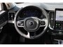 Volvo XC90 T8 Automaat Plug-in hybrid AWD Ultra Bright | Panoramadak | Luchtvering | Semi elektrische trekhaak | Verwarmbare voorstoelen | Verwarmbare voorstoelen met massage en ventilatie | Verwarmbare achterbank en stuurwiel | Premium audio by Harman Kardon | Rondom zichtcamera | 21 inch Lichtmetalen velgen