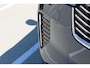 Volvo XC90 T8 Automaat Plug-in hybrid AWD Ultra Bright | Panoramadak | Luchtvering | Semi elektrische trekhaak | Verwarmbare voorstoelen | Verwarmbare voorstoelen met massage en ventilatie | Verwarmbare achterbank en stuurwiel | Premium audio by Harman Kardon | Rondom zichtcamera | 21 inch Lichtmetalen velgen