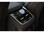 Volvo XC90 T8 Automaat Plug-in hybrid AWD Ultra Bright | Panoramadak | Luchtvering | Semi elektrische trekhaak | Verwarmbare voorstoelen | Verwarmbare voorstoelen met massage en ventilatie | Verwarmbare achterbank en stuurwiel | Premium audio by Harman Kardon | Rondom zichtcamera | 21 inch Lichtmetalen velgen