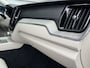 Volvo XC60 T6 Plug-in hybrid AWD Ultimate Bright / 360 camera / Trekhaak semi elektrisch / Head up display / 2250kg trekgewicht /