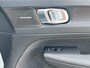 Volvo XC40 Extended Range Ultimate 82 kWh / Crystal White / Microtech bekleding / Panoramadak /