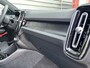Volvo XC40 Extended Range Ultimate 82 kWh / Crystal White / Microtech bekleding / Panoramadak /